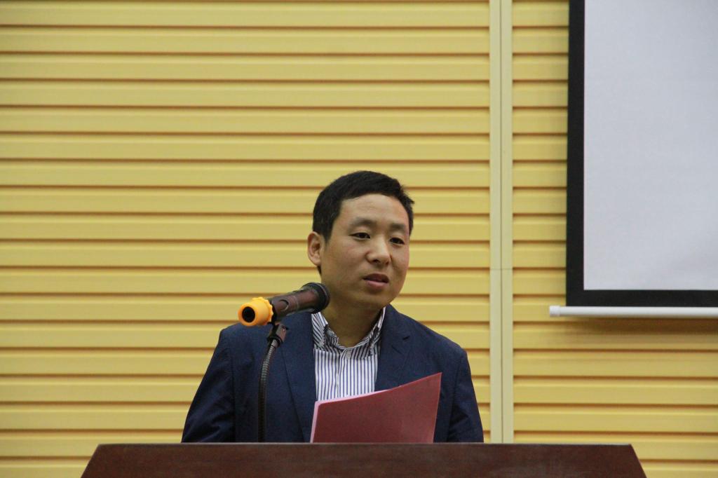 留学生导师代表王向前发言在校研究生代表操子明发言留学生代表rom